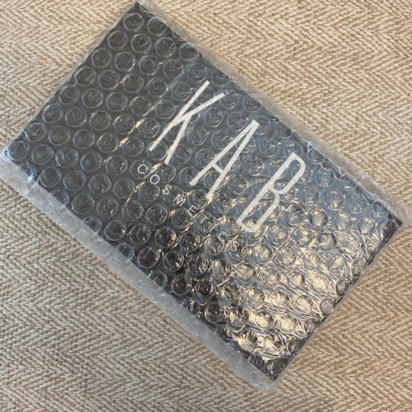 NEW KAB COSMETICS Day + Night Eyeshadow Palette - Picture 5 of 5